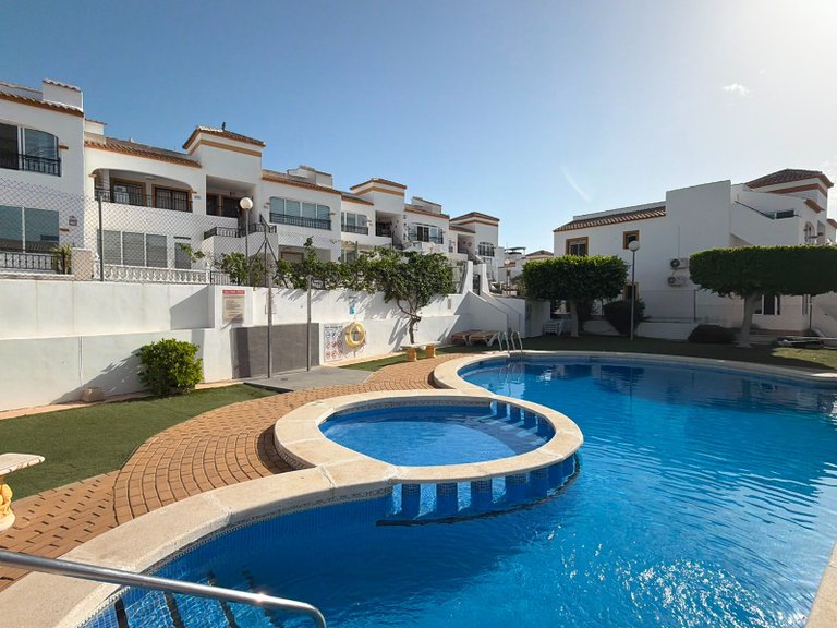 Apartment for Sale in Entre Naranjo - Vistabella Golf, Alicante 1