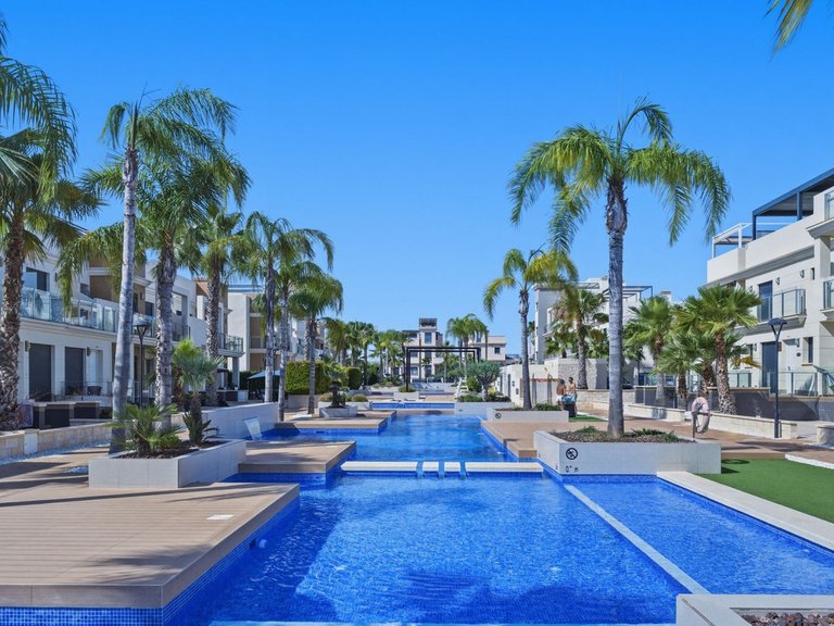 Apartment for Sale in La Zenia, Alicante 1