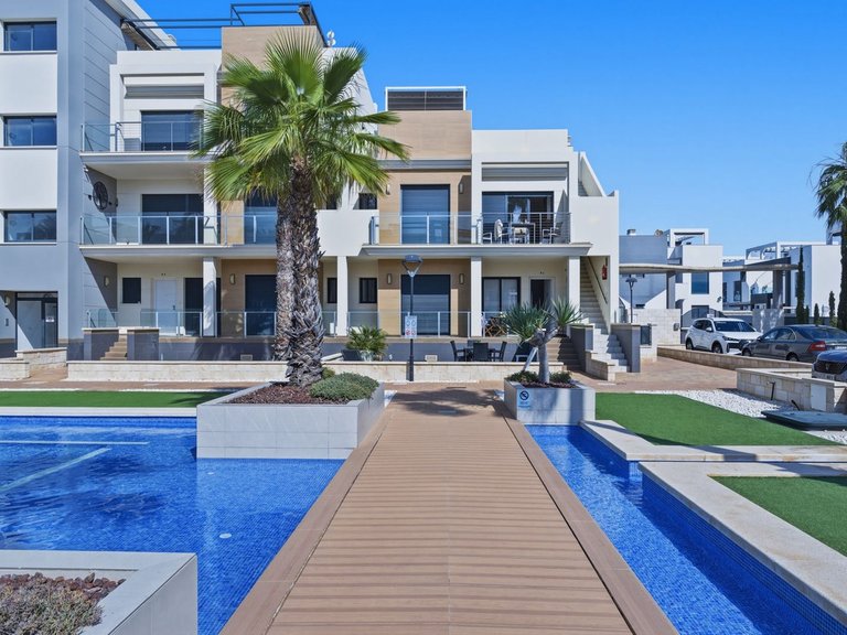 Apartment for Sale in La Zenia, Alicante 32