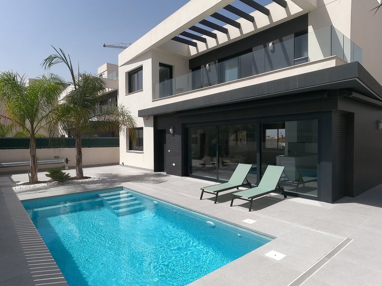Villa for Sale in Algorfa, Alicante 1