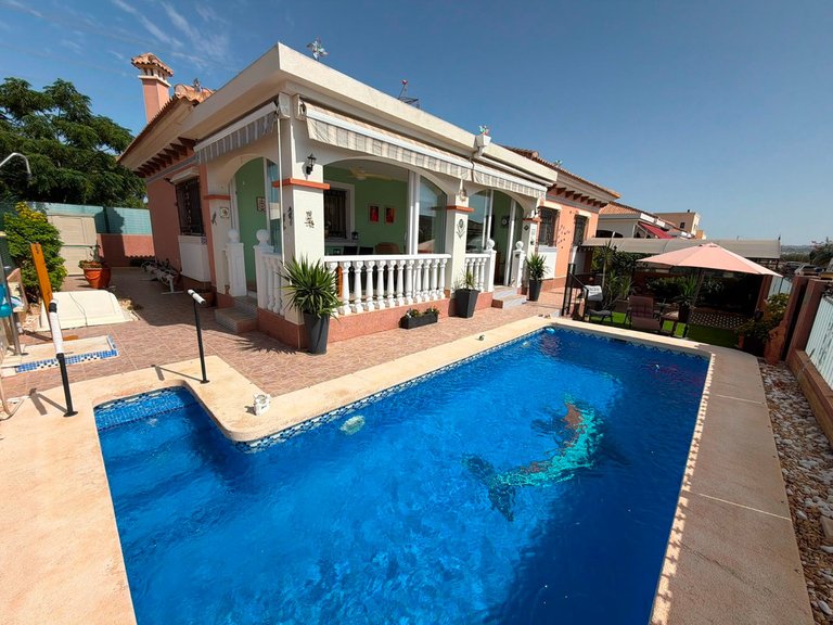 Villa for Sale in Los Montesinos, Alicante 1