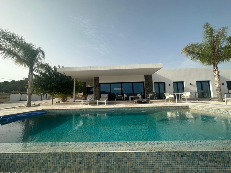 Villa for Sale in Pinoso, Alicante 5