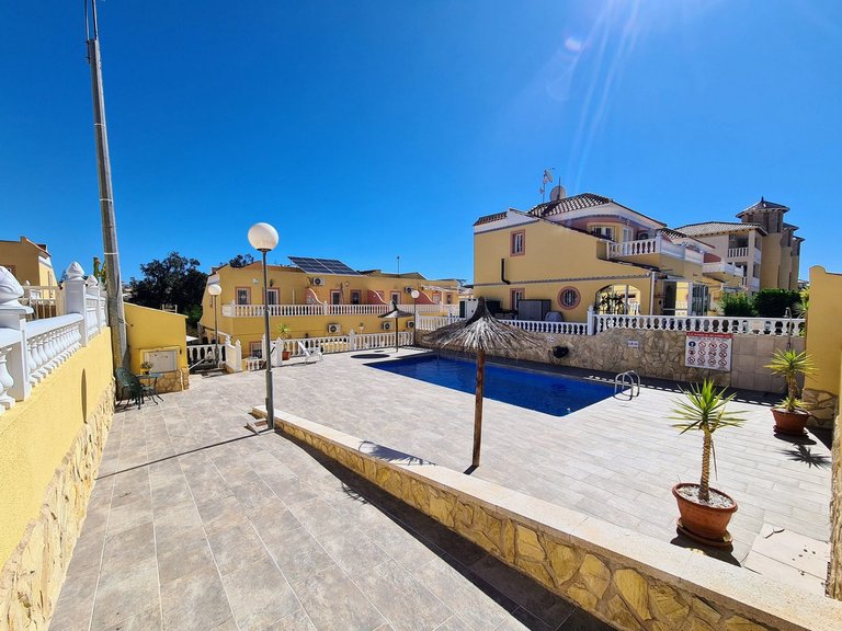 Town House for Sale in Villamartin, Alicante 2