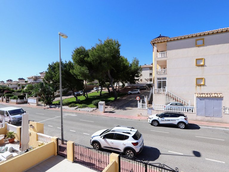 Town House for Sale in Villamartin, Alicante 28