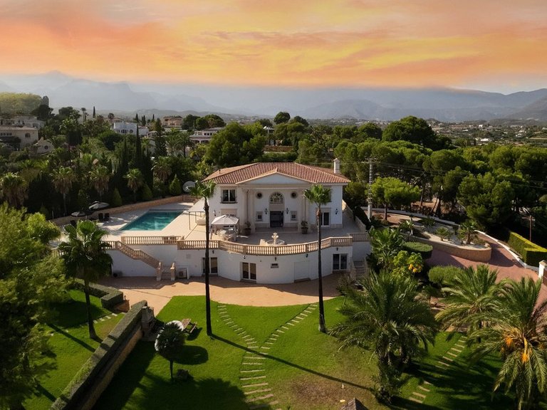 Villa for Sale in Alicante, Alicante 1