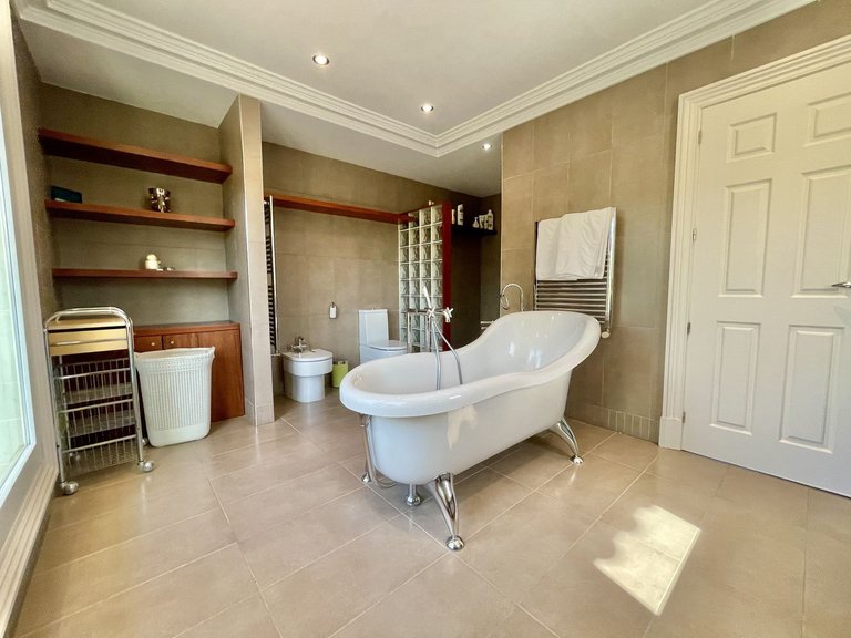 Villa for Sale in Alicante, Alicante 37