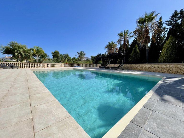 Villa for Sale in Alicante, Alicante 41
