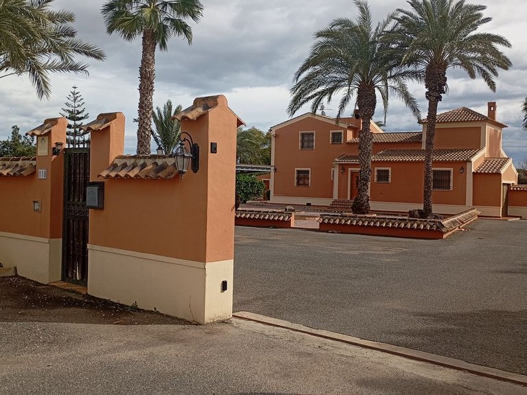 Villa for Sale in Dolores, Alicante 1