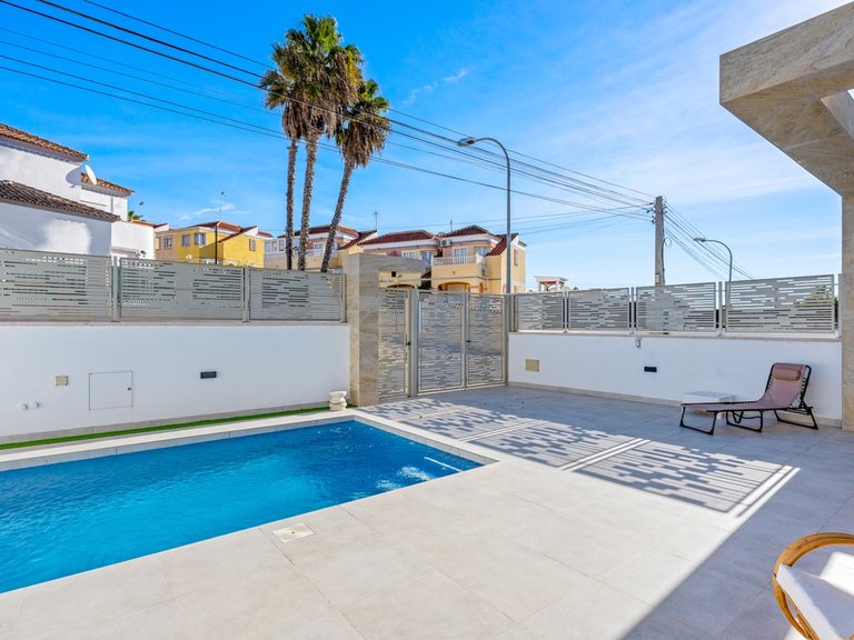 Villa for Sale in Villamartin, Alicante 16