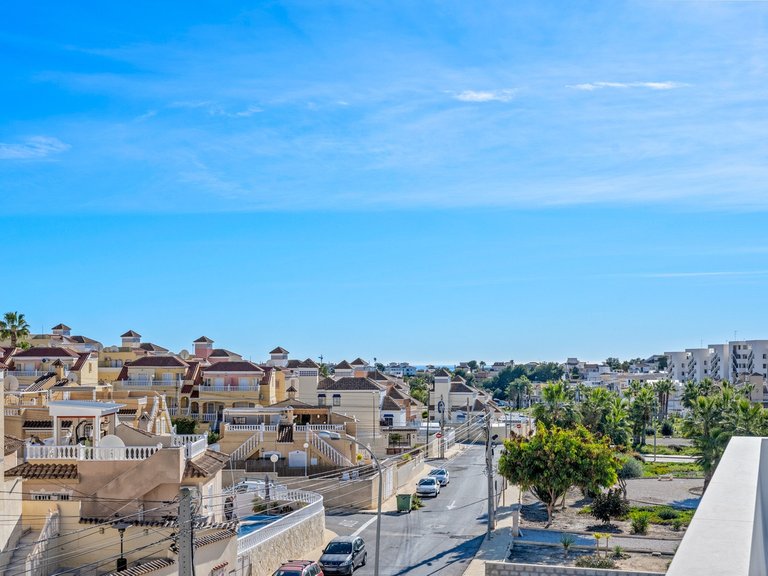 Villa for Sale in Villamartin, Alicante 39