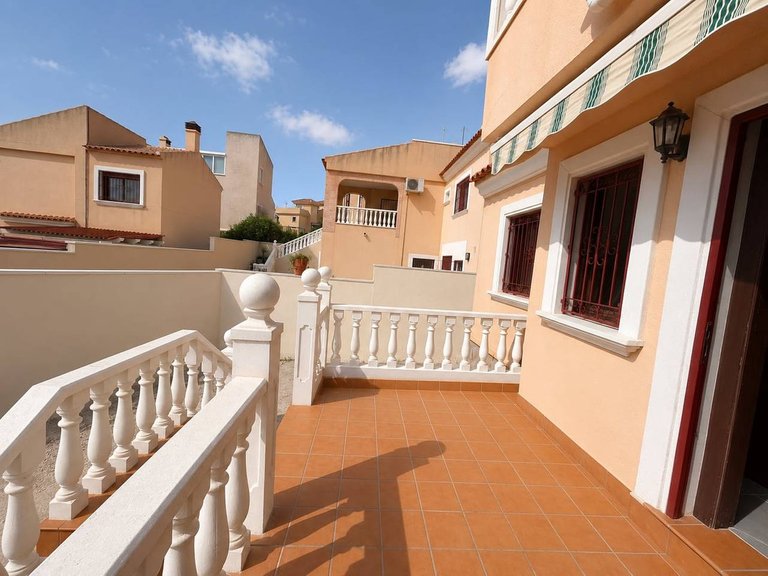Villa for Sale in Villamartin, Alicante 2