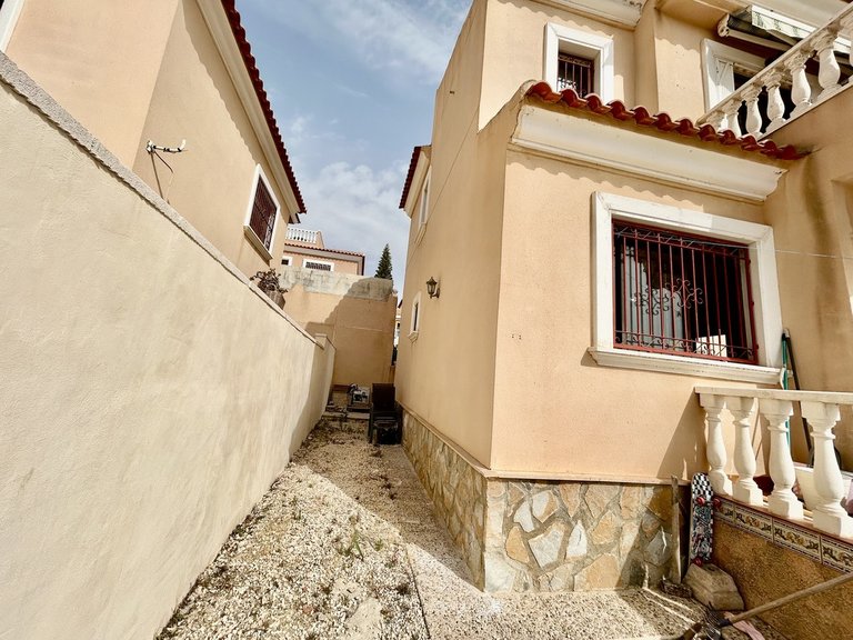 Villa for Sale in Villamartin, Alicante 16