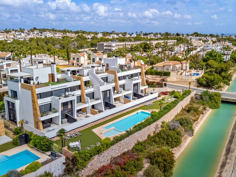 Apartment for Sale in Villamartin, Alicante 3