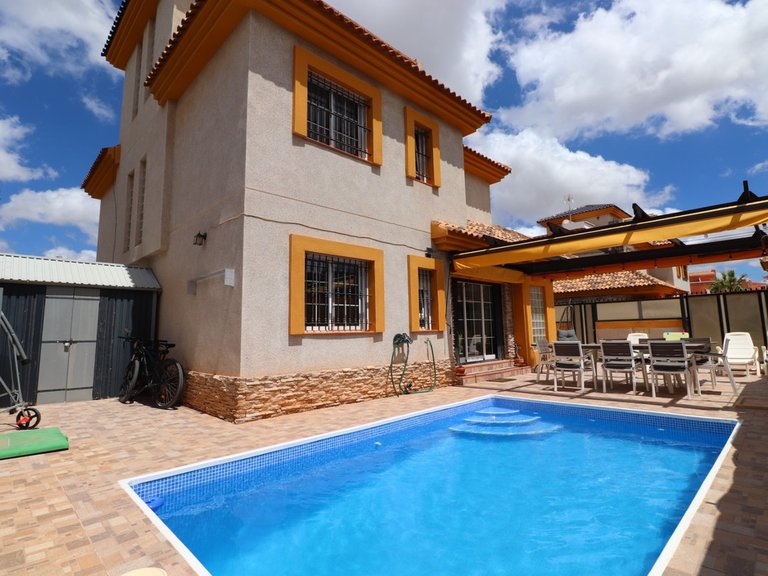 Villa for Sale in Los Montesinos, Alicante 21