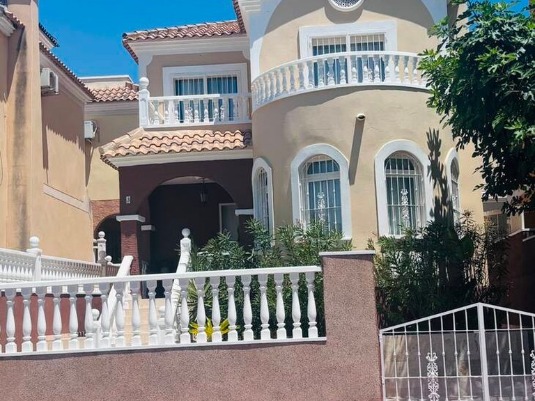 Villa for Sale in Villamartin, Alicante 1