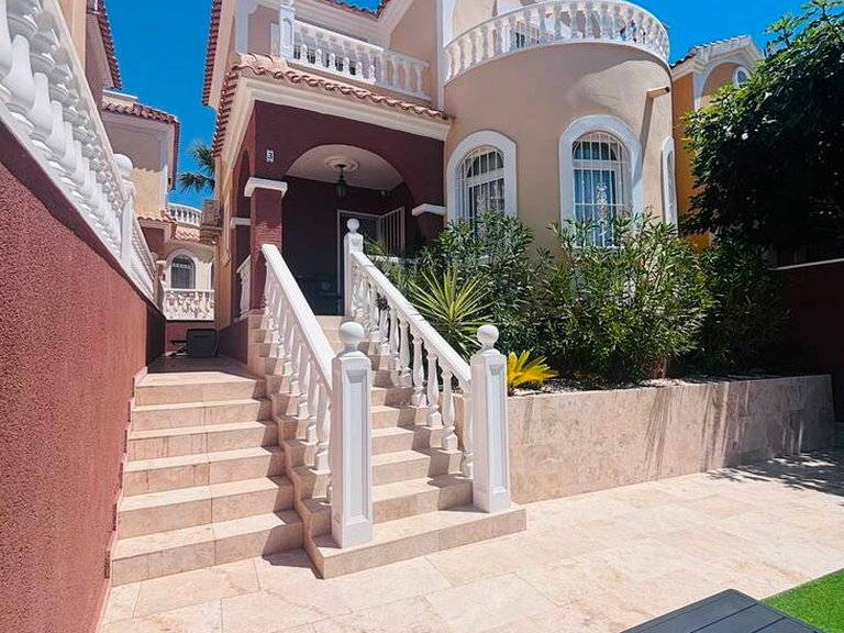 Villa for Sale in Villamartin, Alicante 2