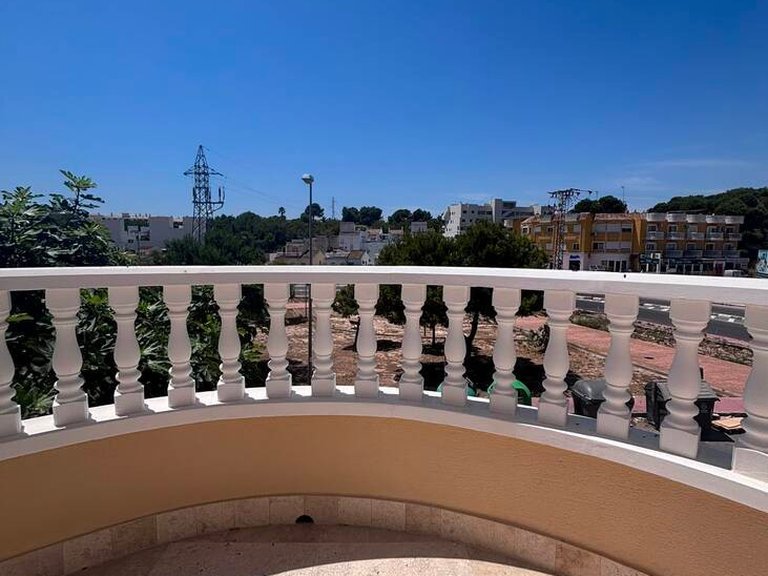 Villa for Sale in Villamartin, Alicante 18