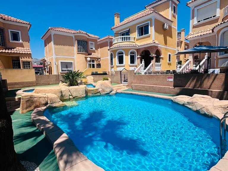 Villa for Sale in Villamartin, Alicante 23