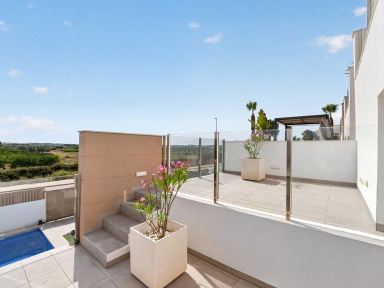 Villa for Sale in Guardamar Del Segura, Alicante 32