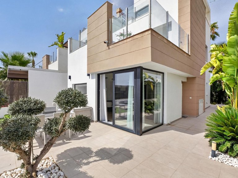 Villa for Sale in Guardamar Del Segura, Alicante 44