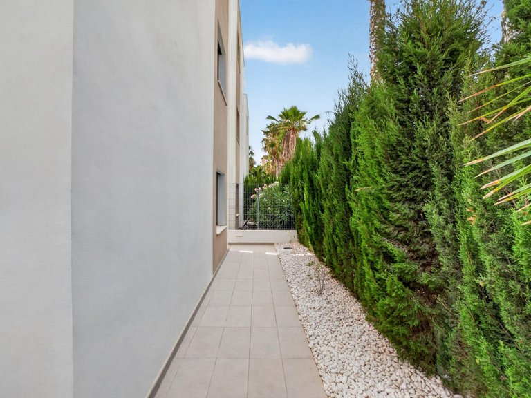 Villa for Sale in Guardamar Del Segura, Alicante 46