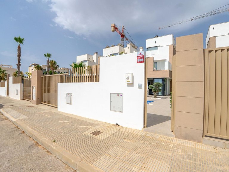 Villa for Sale in Guardamar Del Segura, Alicante 49