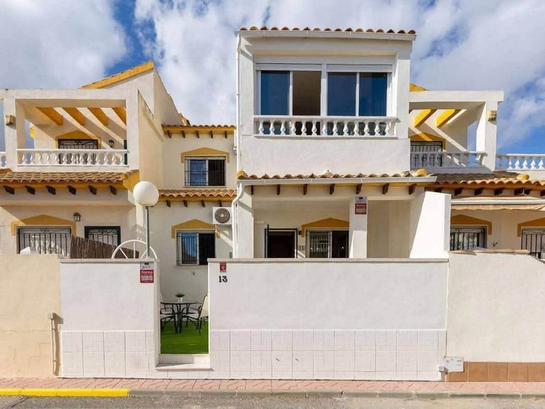 Town House for Sale in Punta Prima, Alicante 1