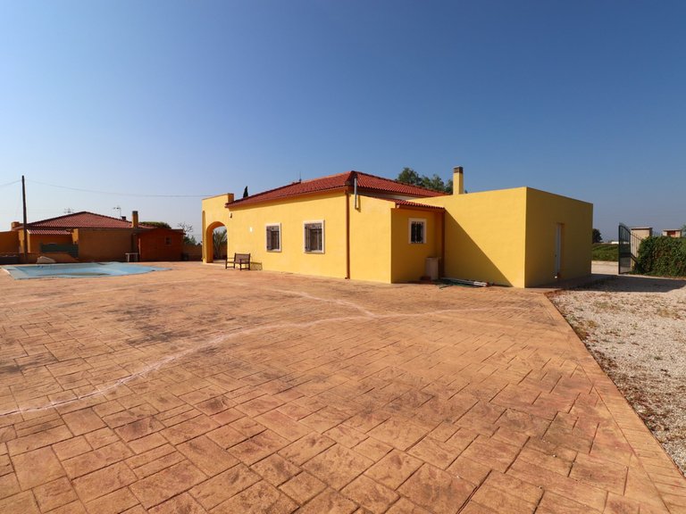 Villa for Sale in Albatera, Alicante 32