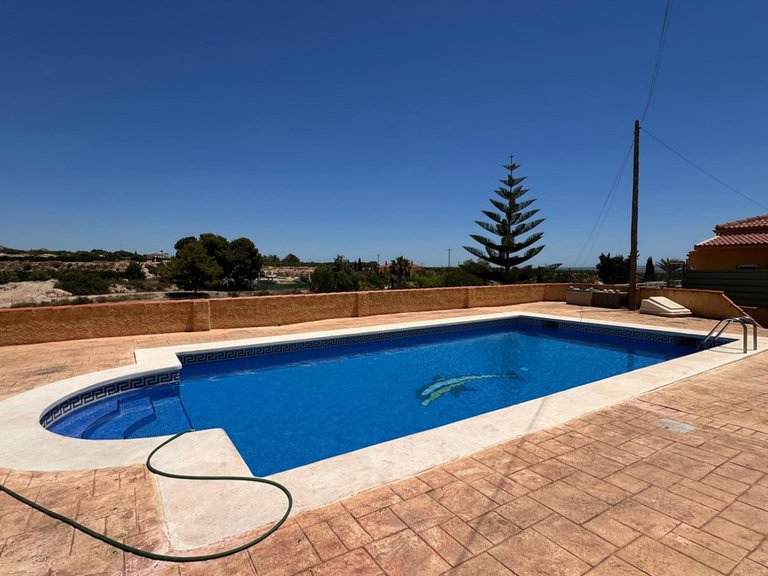 Villa for Sale in Albatera, Alicante 38