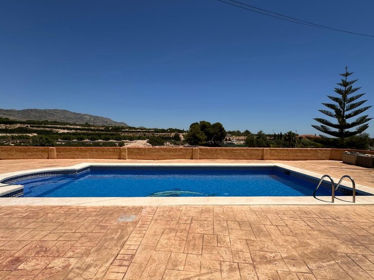 Villa for Sale in Albatera, Alicante 39