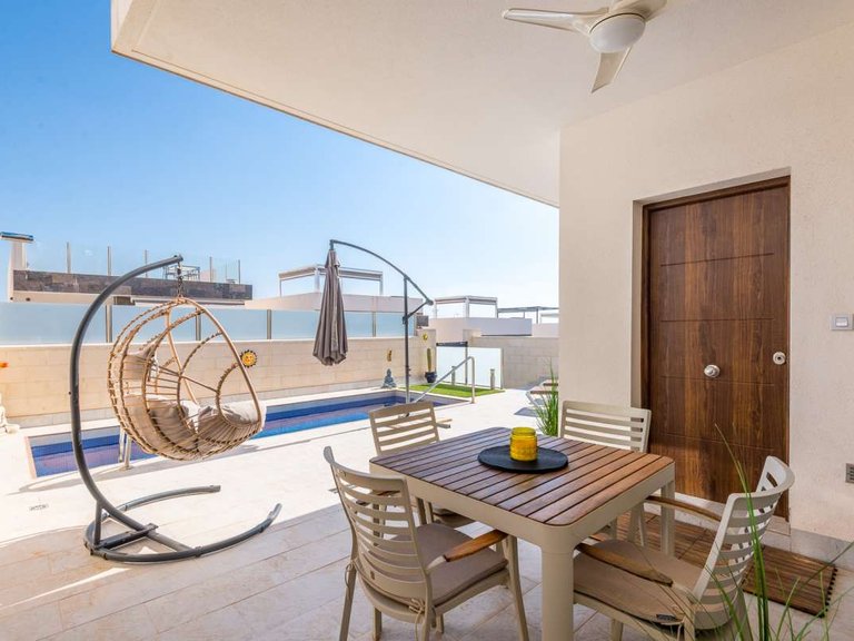 Villa for Sale in Villamartin, Alicante 1