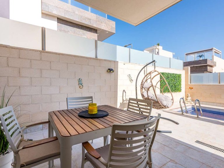 Villa for Sale in Villamartin, Alicante 4