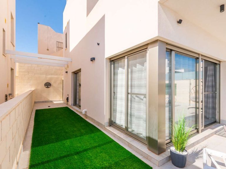 Villa for Sale in Villamartin, Alicante 8
