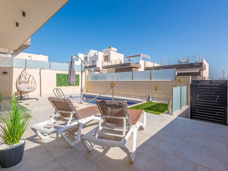 Villa for Sale in Villamartin, Alicante 9
