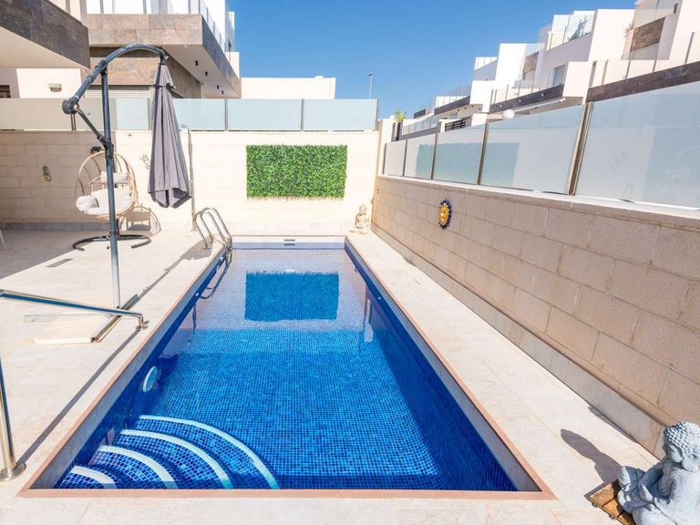 Villa for Sale in Villamartin, Alicante 10