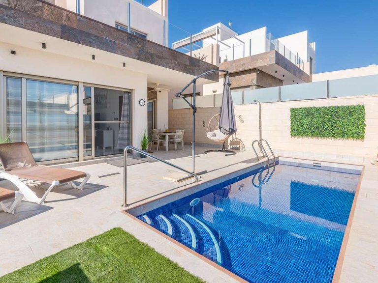 Villa for Sale in Villamartin, Alicante 11