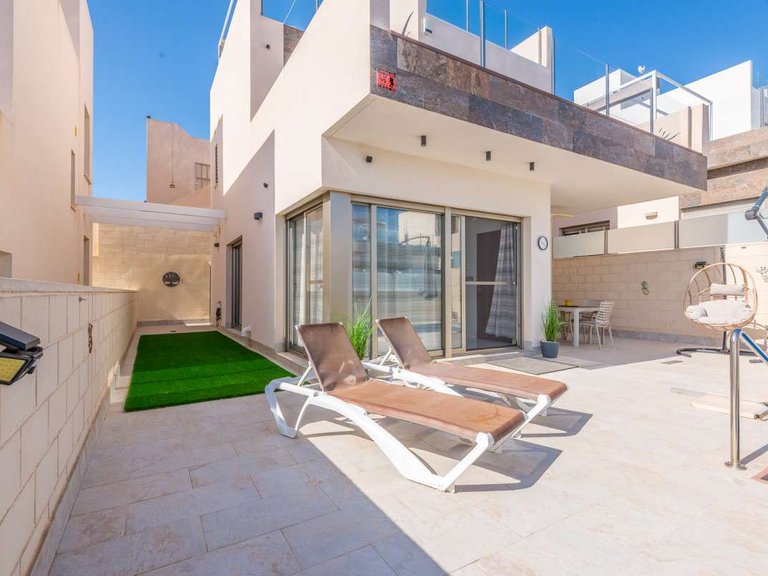 Villa for Sale in Villamartin, Alicante 12