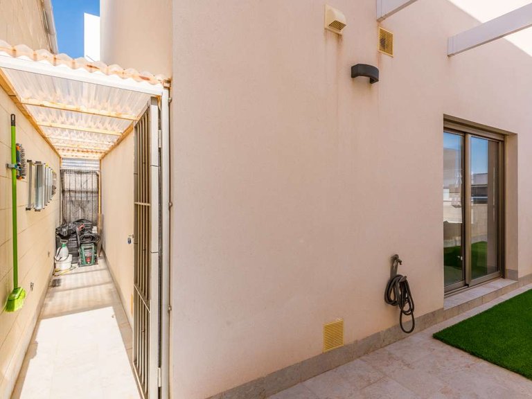 Villa for Sale in Villamartin, Alicante 13