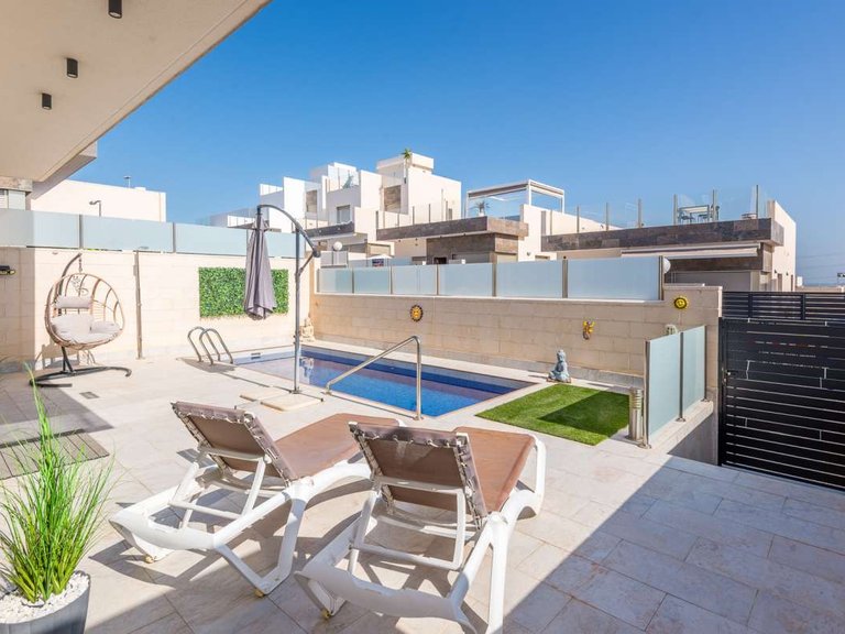 Villa for Sale in Villamartin, Alicante 15