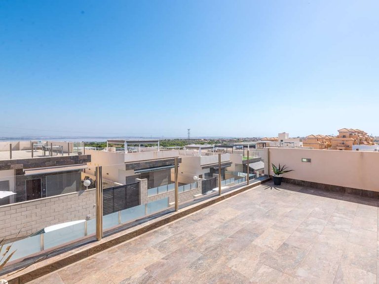 Villa for Sale in Villamartin, Alicante 17
