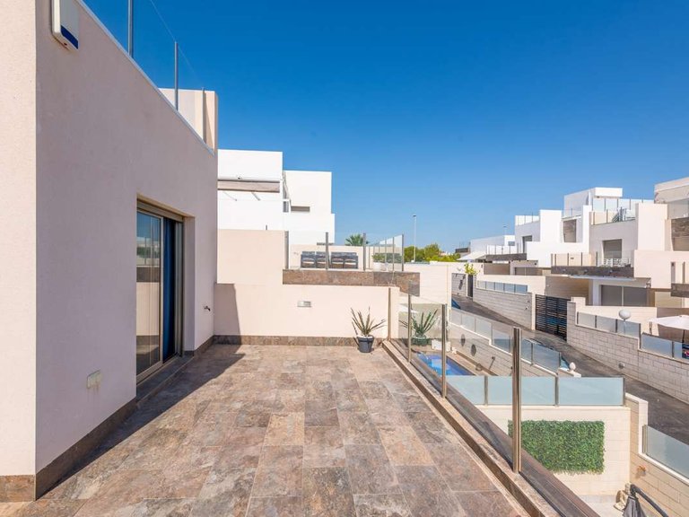 Villa for Sale in Villamartin, Alicante 18