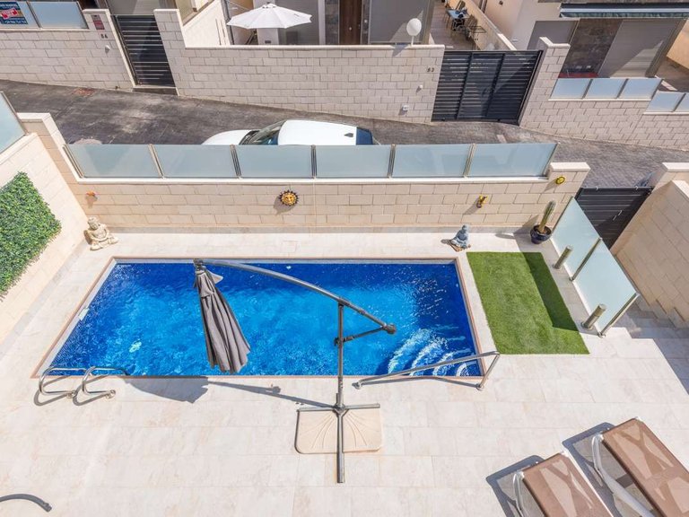 Villa for Sale in Villamartin, Alicante 20