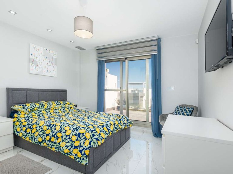 Villa for Sale in Villamartin, Alicante 39