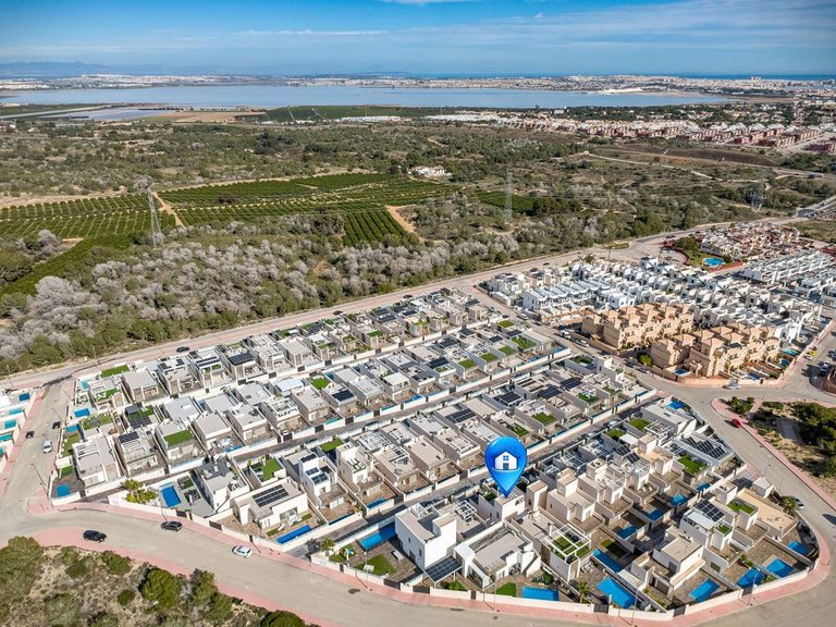 Villa for Sale in Villamartin, Alicante 47