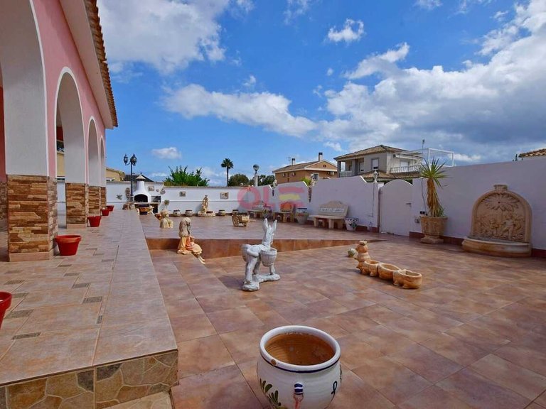 Villa for Sale in Cabo Roig, Alicante 19