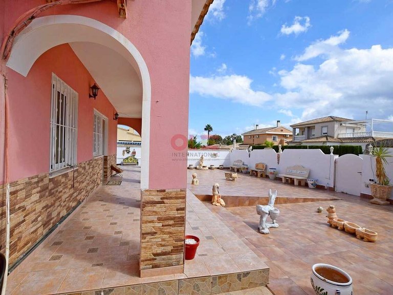 Villa for Sale in Cabo Roig, Alicante 30
