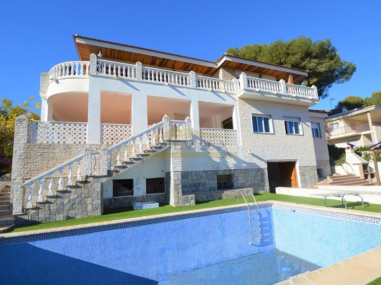 Villa for Sale in Campoamor, Alicante 1