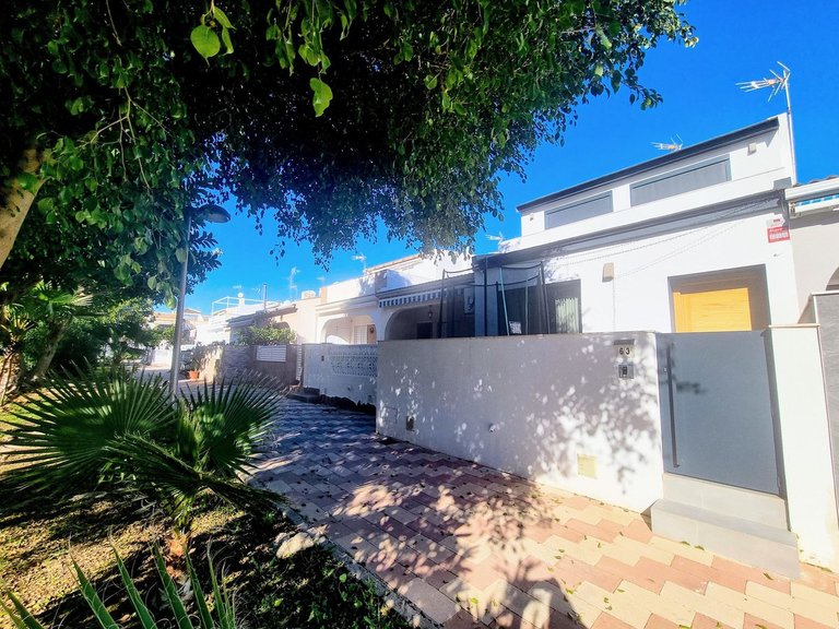Villa for Sale in Mil Palmeras, Alicante 1