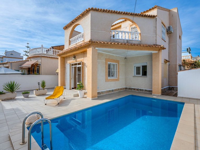 Villa for Sale in Playa Flamenca, Alicante 1