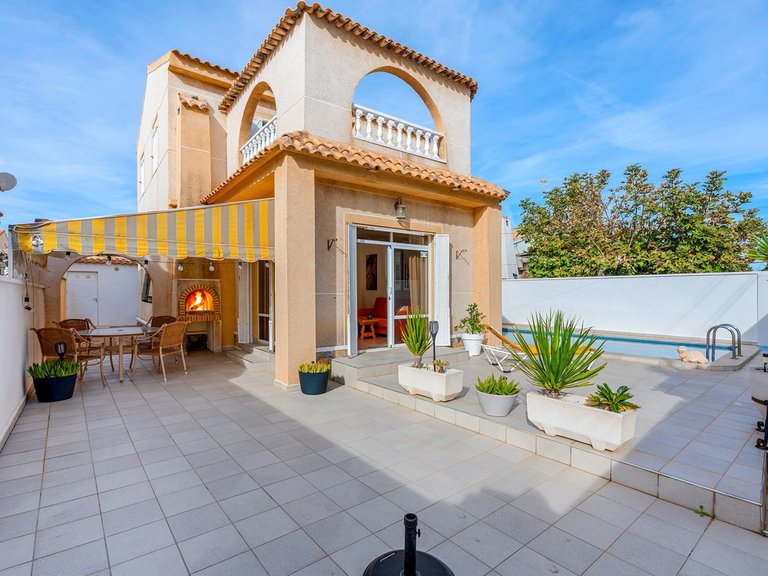 Villa for Sale in Playa Flamenca, Alicante 2